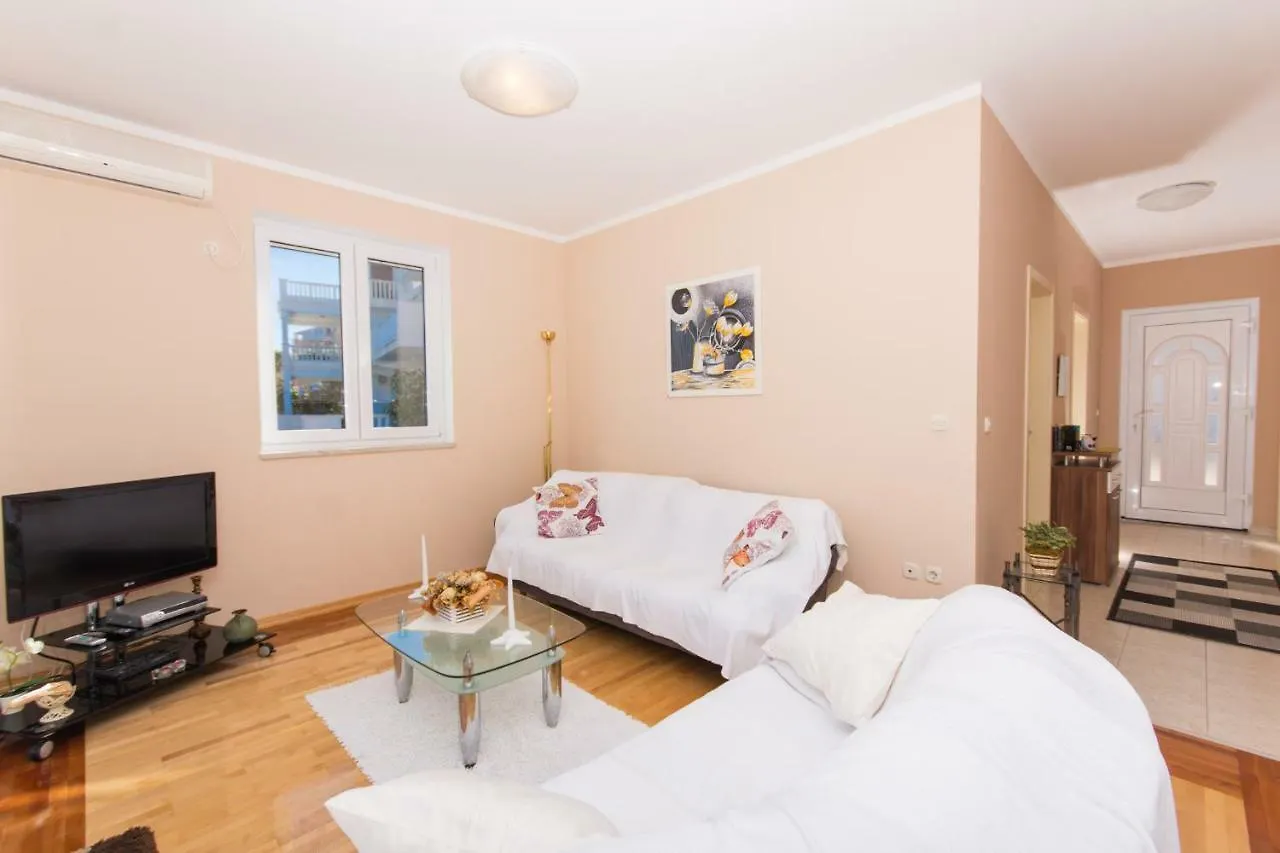 Luxury Apartment L&A Trogir 0*,